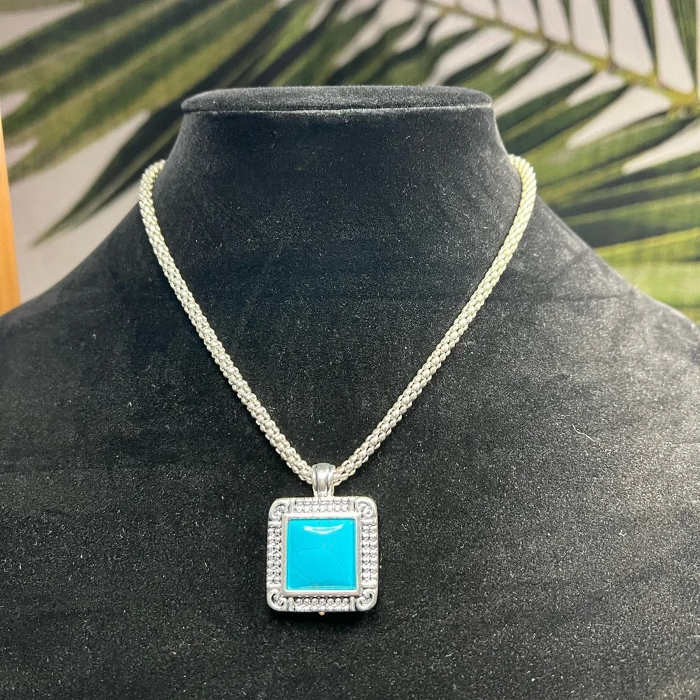 VTG| Silvertone & Faux Turquoise Necklace💙