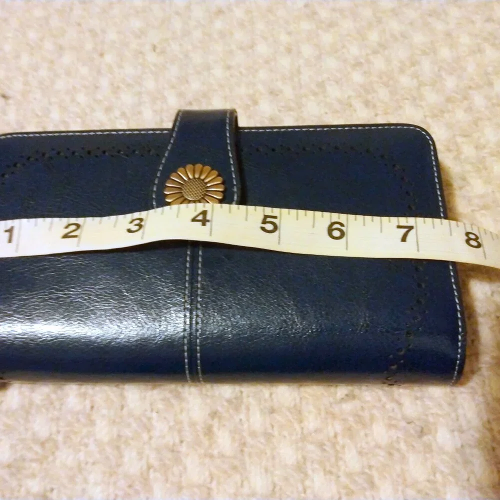 Sendefn Bi-Fold Wallet Quiet Luxury Minimalist Classic Modern Capsule Wardrobe